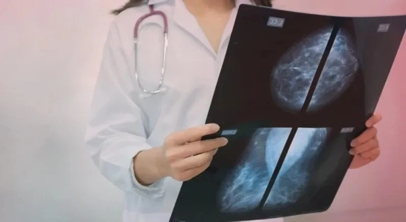 mastologista faz cirurgia