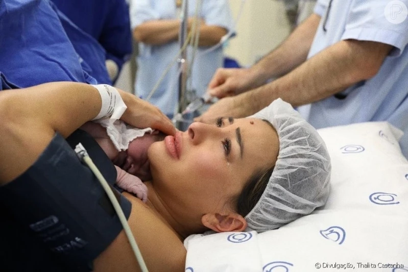 médico parto cesáreo