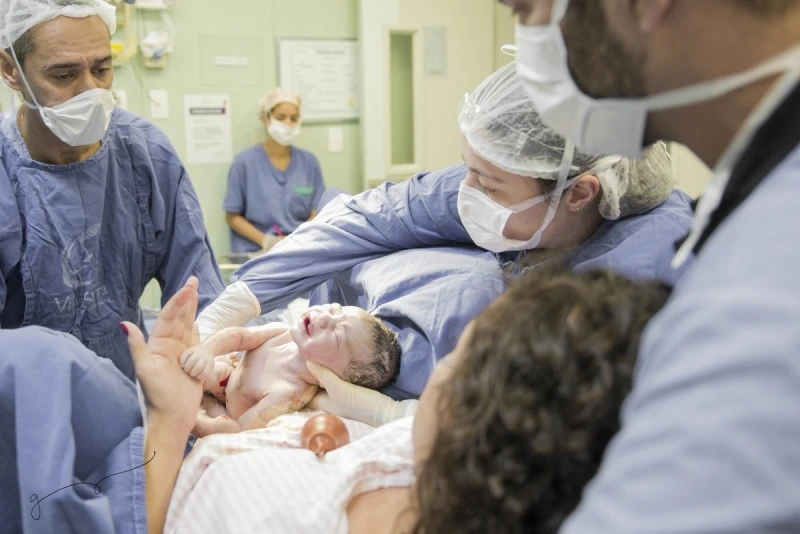 médico parto normal